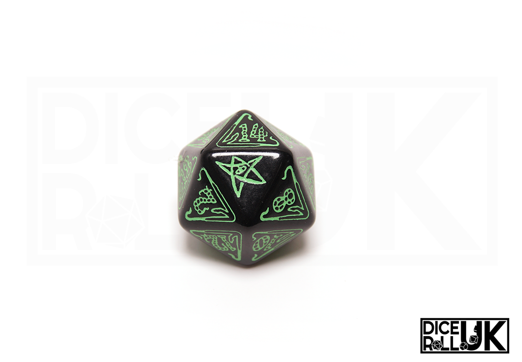 Call Of Cthulhu Dice - Black & Green - D20 Closeup